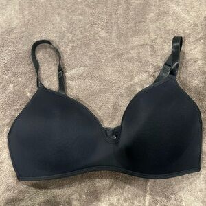 Women’s Wireless Black Bra 38C
